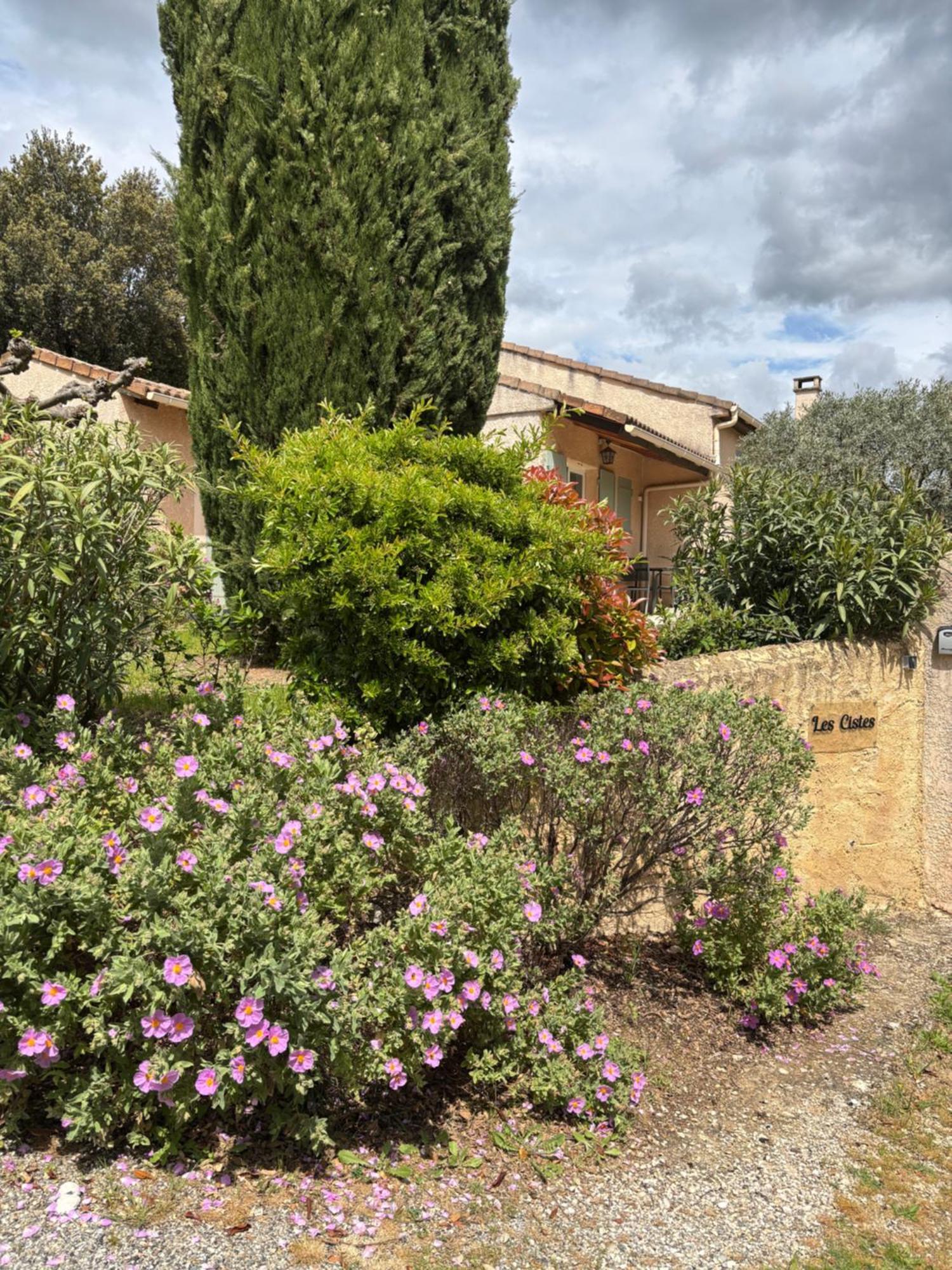 Les Cistes Villa Lioux ภายนอก รูปภาพ
